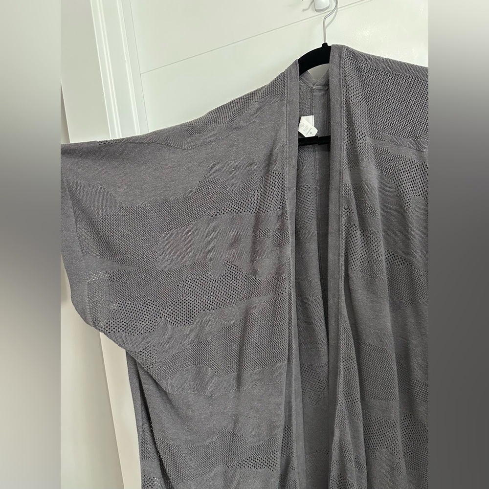 Lululemon: Women’s Find Your Light Wrap- One Size - Picture 6 of 10